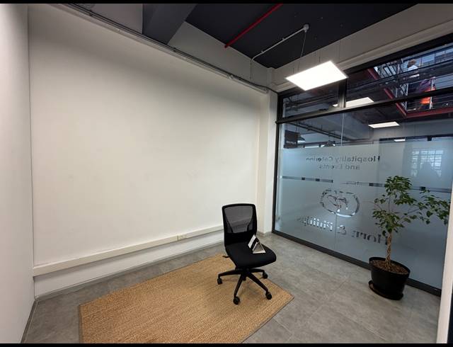 95M² BUILDING TO LET IN WOODSTOCK